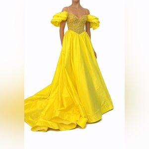 Sherri Hill Size 0 Elegant Yellow flutter sleeve Gown. Gold and AB stoned bodice